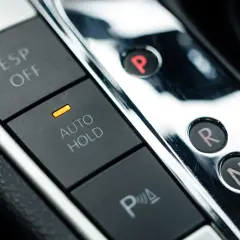 Auto Hold w jakich samochodach? Sprawdź, które modele go mają