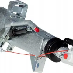 Metalowy hamulec najazdowy do przyczepy z mechanizmem i zaczepem kulowym.