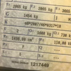 Szczegóły pojazdu z dowodu rejestracyjnego: masa 2065 kg, homologacja e8*2007/46*0317*18, moc 110 kW.