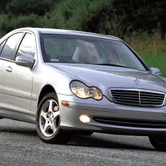 Mercedes W203 2.2 CDI: Kluczowe informacje o osiągach, zaletach i wadach