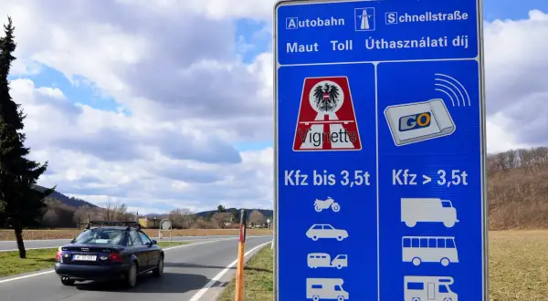 Znak informuje o opłatach drogowych w Austrii. Sprawdź e-winieta Austria cena dla pojazdów do i powyżej 3,5 tony.