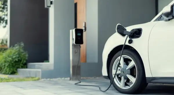 Co to jest hybryda plug-in? Jak działa i jakie są zalety tego rozwiązania?