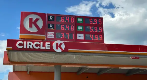 Cena LPG na stacji Circle K wynosi 3.71. Obok widnieją ceny diesla i benzyny 95.