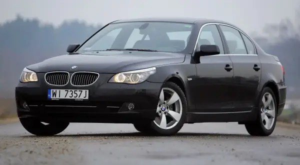 BMW E60 Seria 5: Wszystko o Luksusowej Limuzynie Bawarskiej Marki