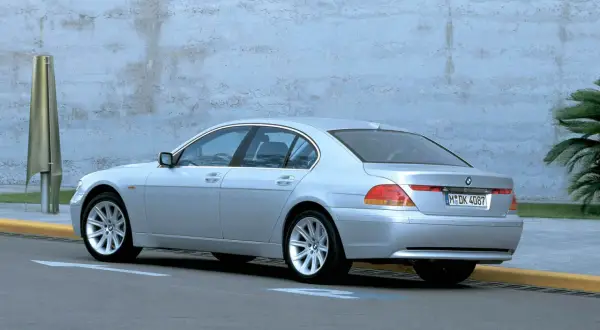 BMW E65 730d: Luksus i Technologia w Jednym - Specyfikacja