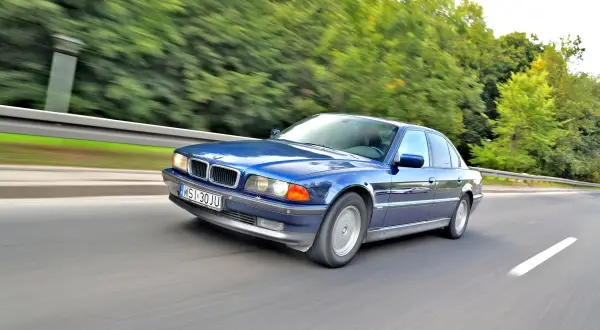 BMW E38 V8: Historia, Warianty i Osiągi Kultowej Serii 7