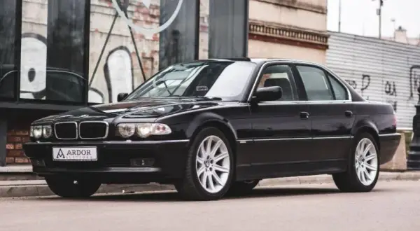 BMW Seria 7 E38: Luksusowa limuzyna, która wciąż zachwyca