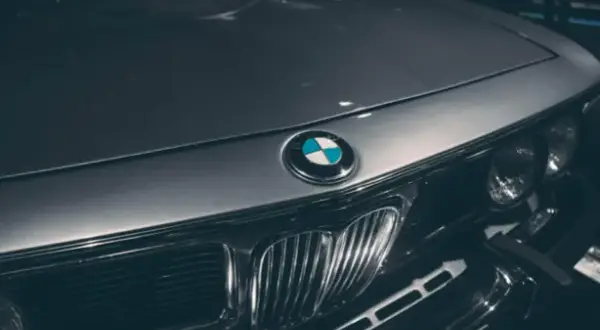 Zaawansowane systemy wspomagania kierowcy w nowoczesnych BMW
