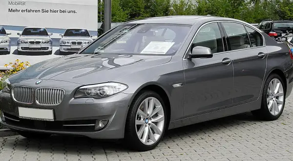 BMW 10: Wszystko o kultowym modelu serii 5 F10 - fakty i opinie