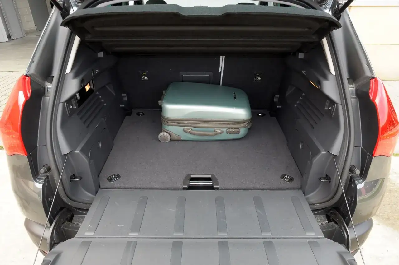 Jaka jest pojemność bagażnika Peugeot 3008? Wymiary i opinie kierowców
