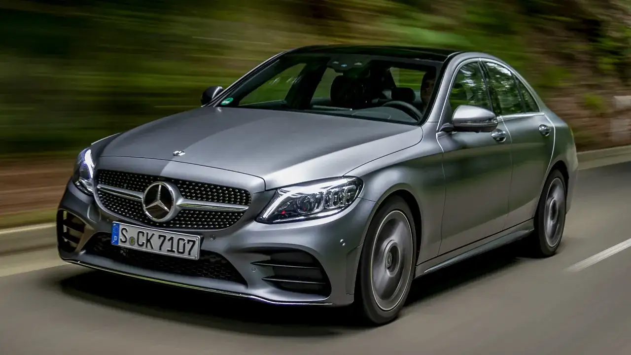 Zdjęcie C-Class Mercedes-Benz: Kluczowe cechy, ceny i porównania modeli