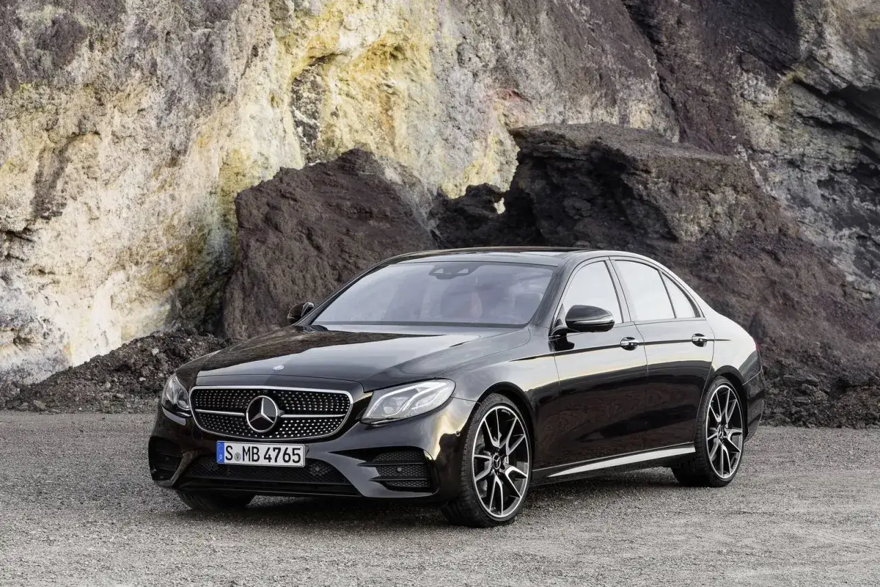 Zdjęcie Mercedes E Klasa AMG – osiągi, komfort i innowacje w luksusowym sedanie