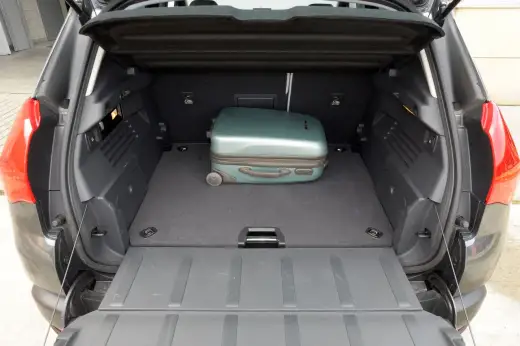 Jaka jest pojemność bagażnika Peugeot 3008? Wymiary i opinie kierowców
