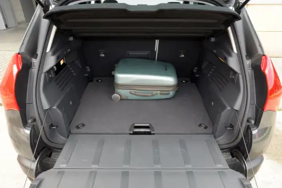 Jaka jest pojemność bagażnika Peugeot 3008? Wymiary i opinie kierowców