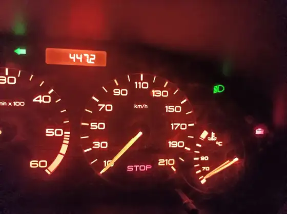 Co oznaczają kontrolki w Peugeot 206? Opis ostrzeżeń i symboli na desce