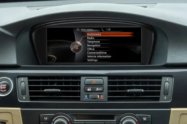 BMW CIC: Nowoczesny System Multimedialny w Twoim Samochodzie