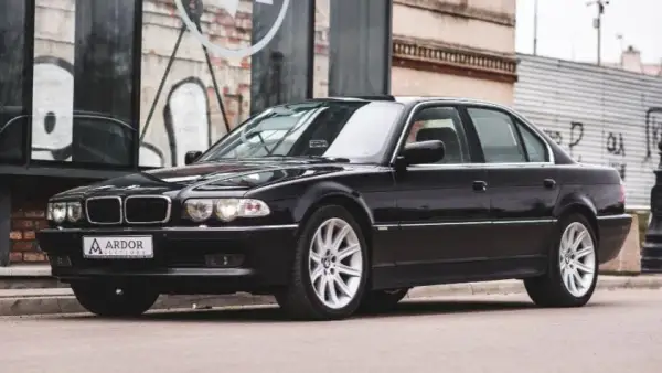 BMW Seria 7 E38: Luksusowa limuzyna, która wciąż zachwyca