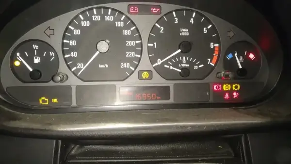 Kontrolki BMW E46 – co oznaczają i jak na nie reagować?