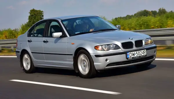 BMW 2.0 benzyna: Modele, osiągi i zużycie paliwa - Co warto wiedzieć