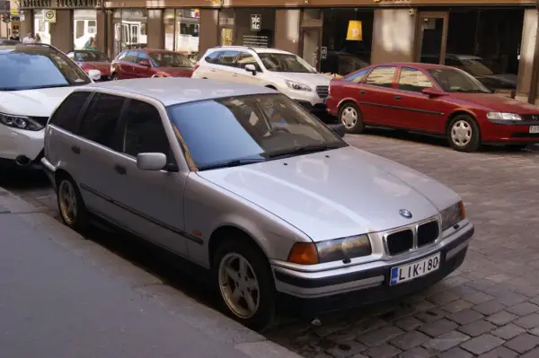 BMW E36 kombi – czy warto inwestować w ten kultowy model?